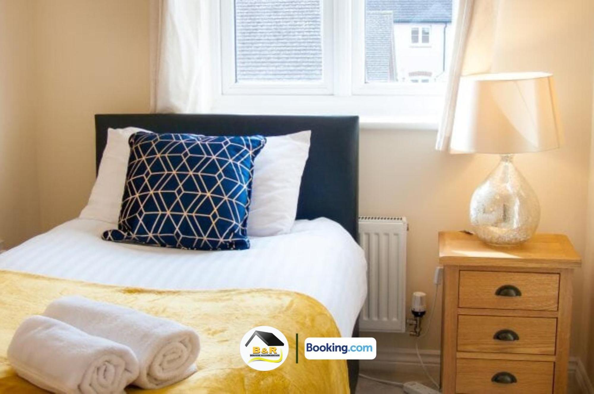 3 Bedroom House By B And R Serviced Accommodation Amesbury With Super Fast Wi-Fi 145Mbps Zewnętrze zdjęcie
