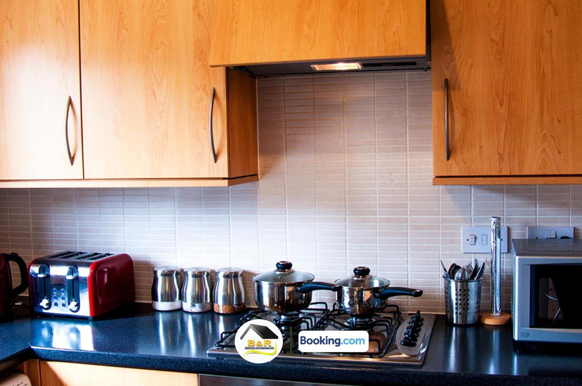 3 Bedroom House By B And R Serviced Accommodation Amesbury With Super Fast Wi-Fi 145Mbps Zewnętrze zdjęcie