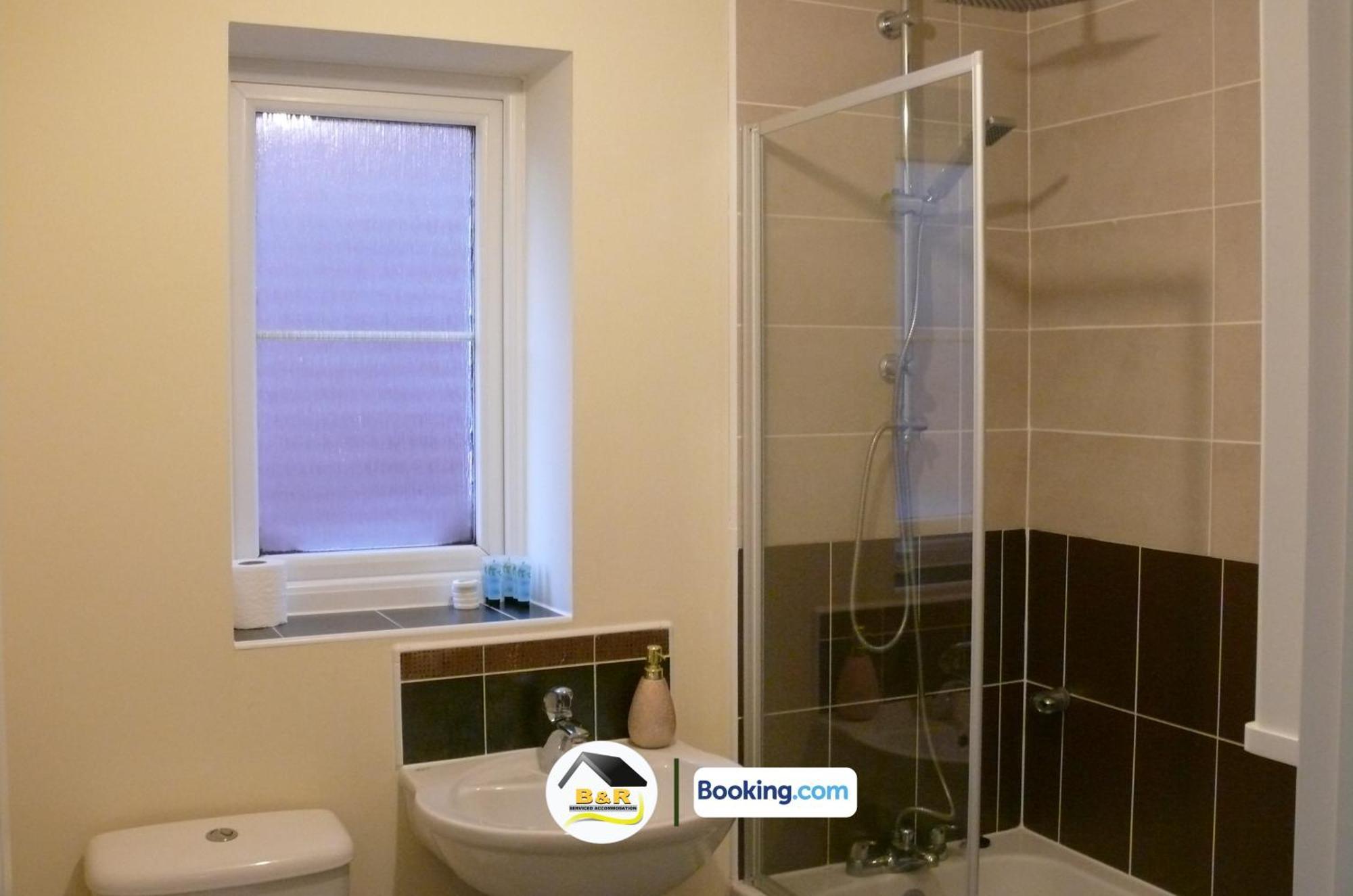 3 Bedroom House By B And R Serviced Accommodation Amesbury With Super Fast Wi-Fi 145Mbps Zewnętrze zdjęcie