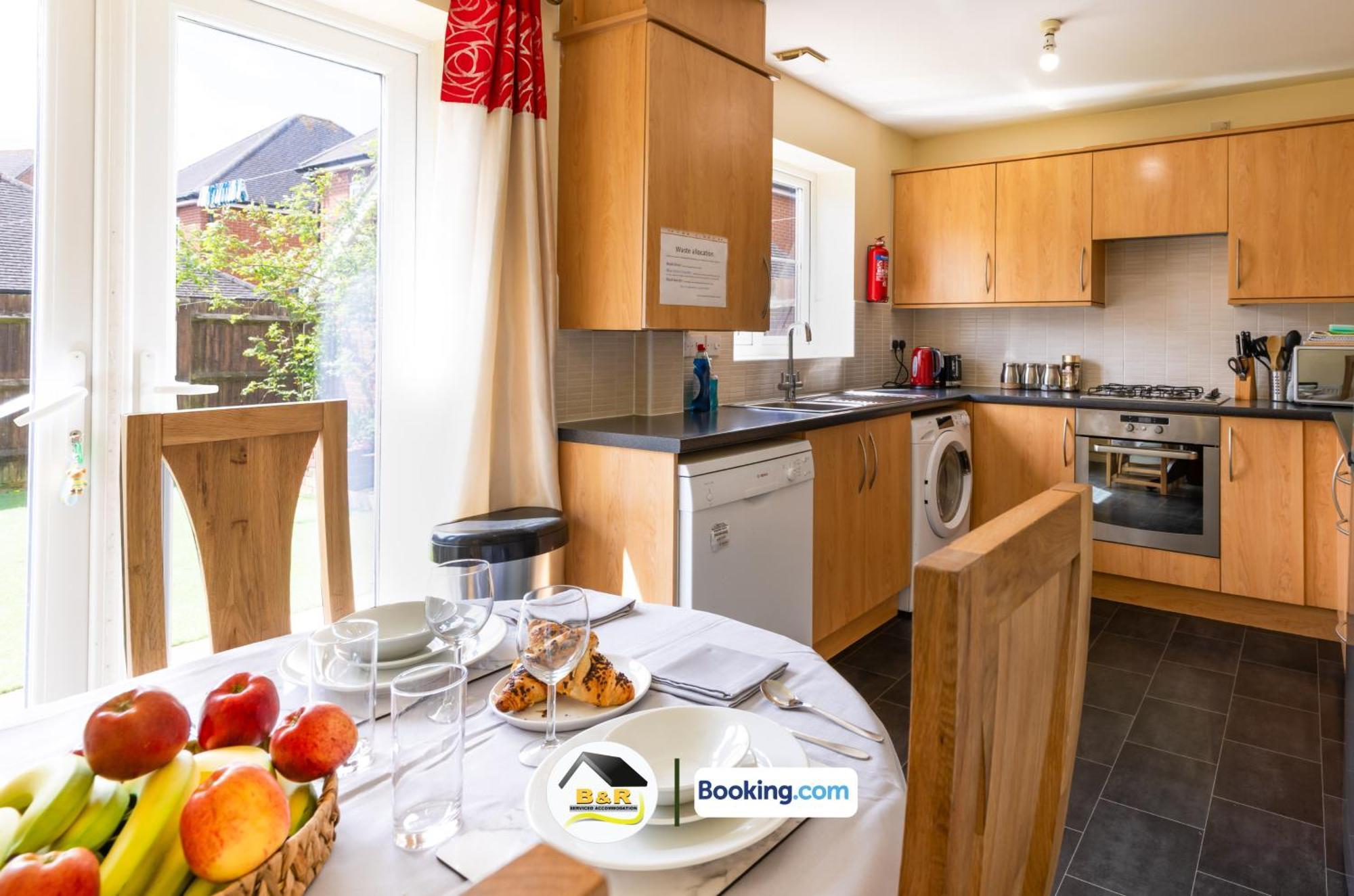 3 Bedroom House By B And R Serviced Accommodation Amesbury With Super Fast Wi-Fi 145Mbps Zewnętrze zdjęcie