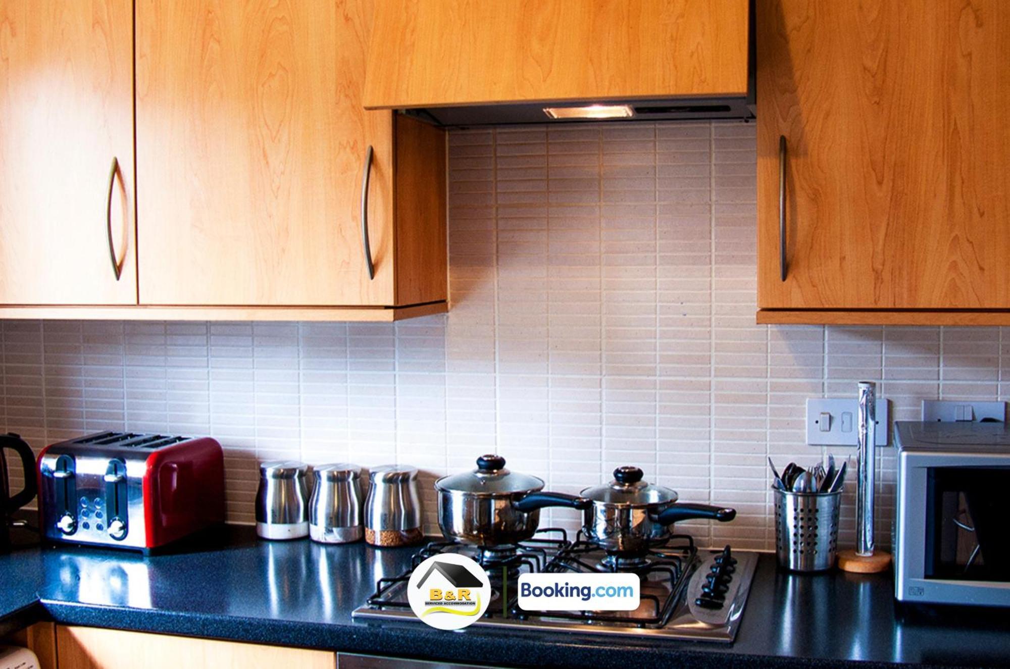 3 Bedroom House By B And R Serviced Accommodation Amesbury With Super Fast Wi-Fi 145Mbps Zewnętrze zdjęcie