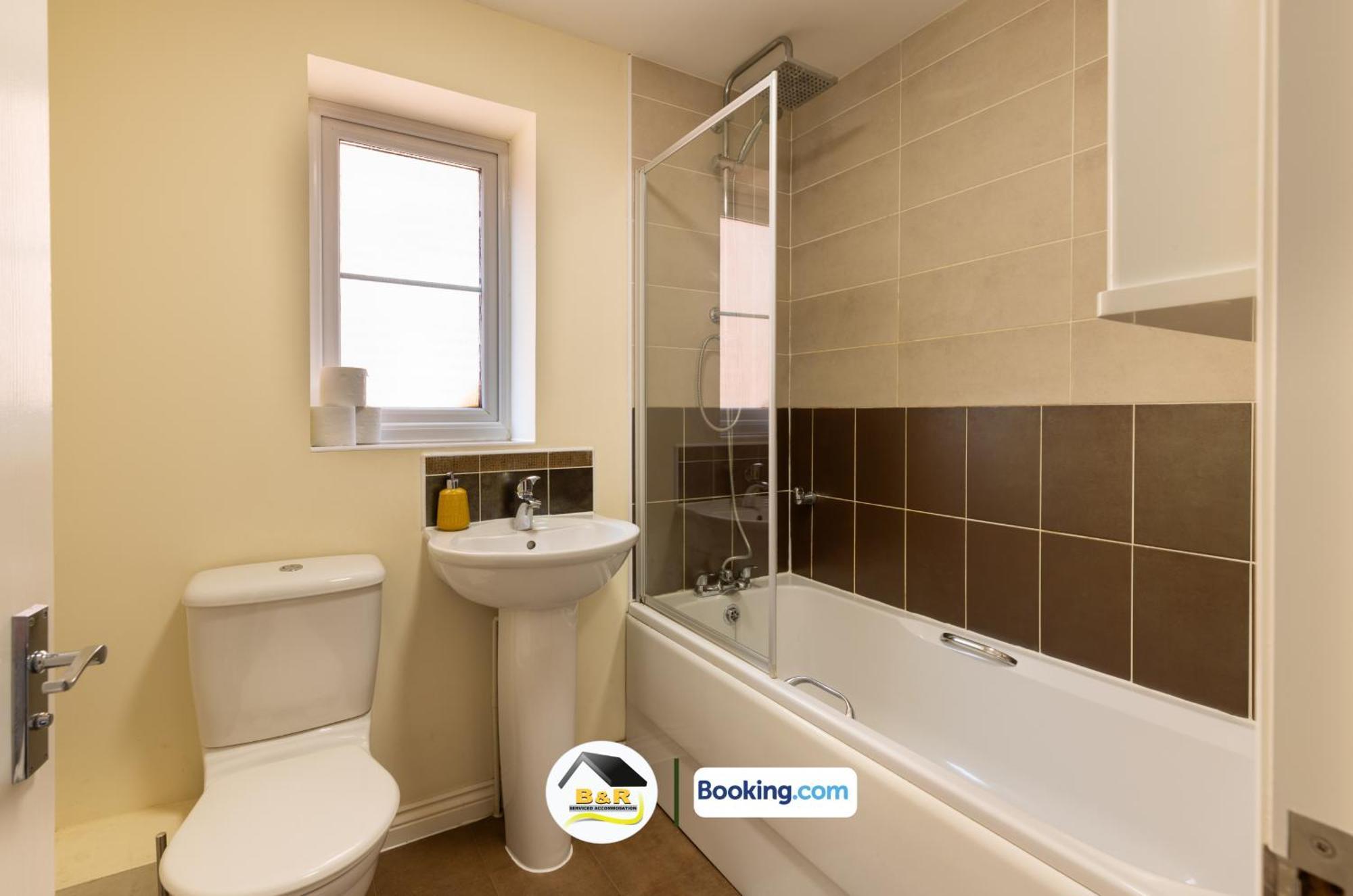 3 Bedroom House By B And R Serviced Accommodation Amesbury With Super Fast Wi-Fi 145Mbps Zewnętrze zdjęcie