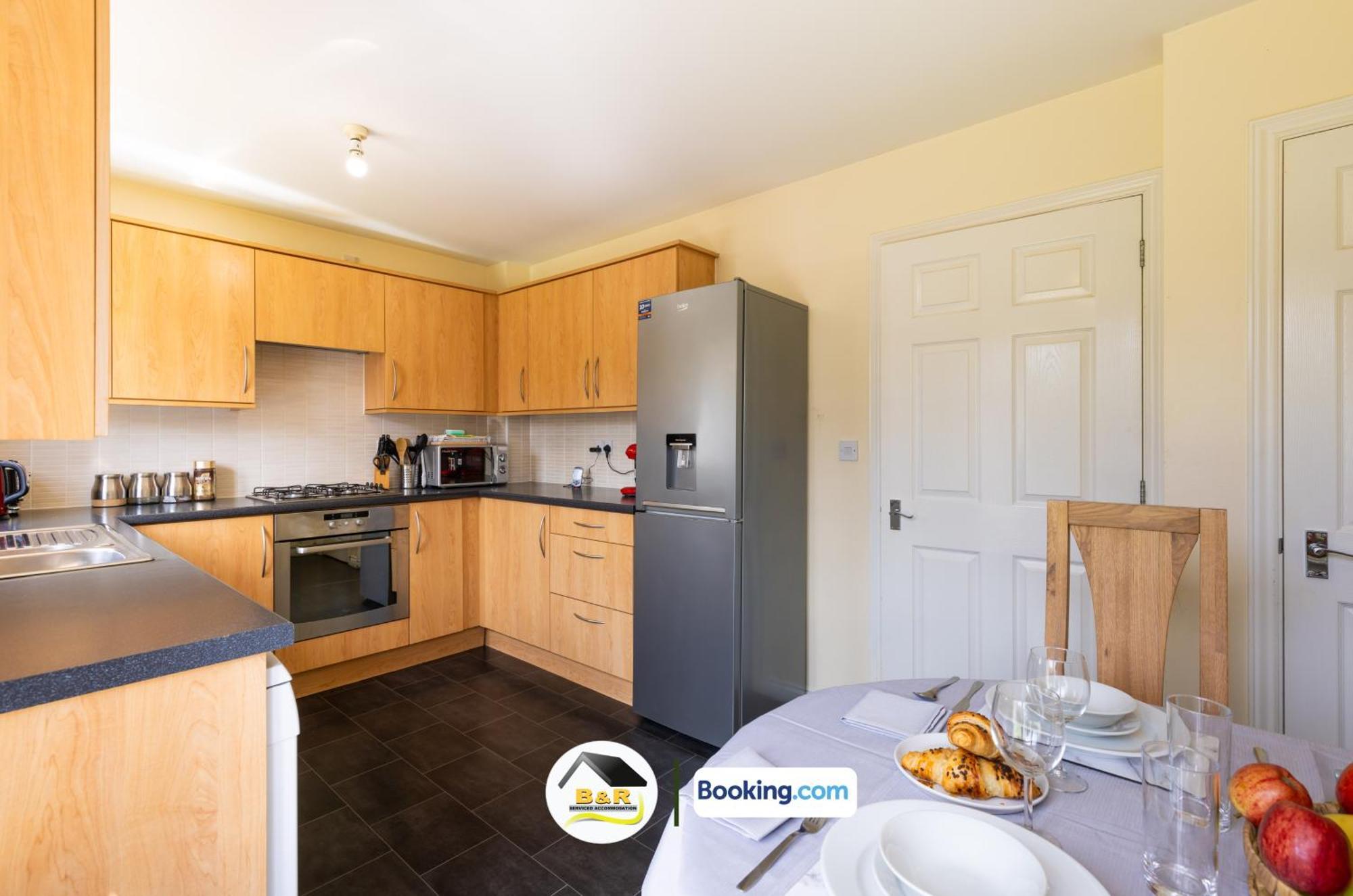 3 Bedroom House By B And R Serviced Accommodation Amesbury With Super Fast Wi-Fi 145Mbps Zewnętrze zdjęcie